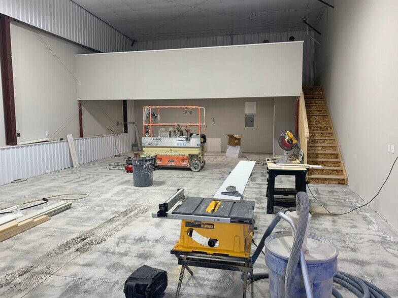 More Photos Of 341 1st St, Mead Warehouse For Lease