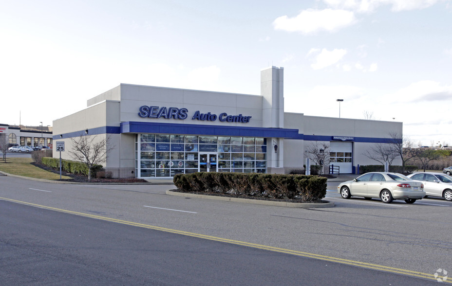 Primary Photo Of 1500 Robinson Center Dr, Pittsburgh Auto Repair For Lease