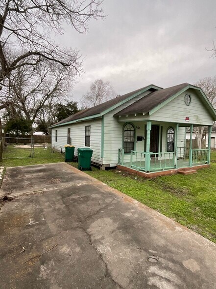More Photos Of 609 Oak St, La Marque Warehouse For Sale