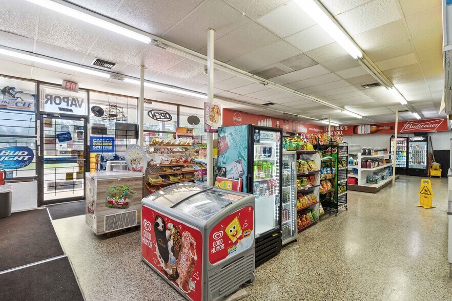 More Photos Of 8431-8433 E Colonial Dr, Orlando Service Station For Lease