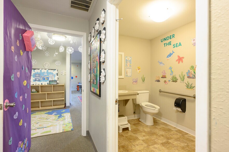 More Photos Of 504 Villa Rd, Newberg Medical For Sale