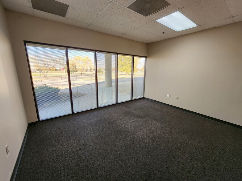 More Photos Of 5557 Nashville Rd, Bowling Green Manufacturing For Lease