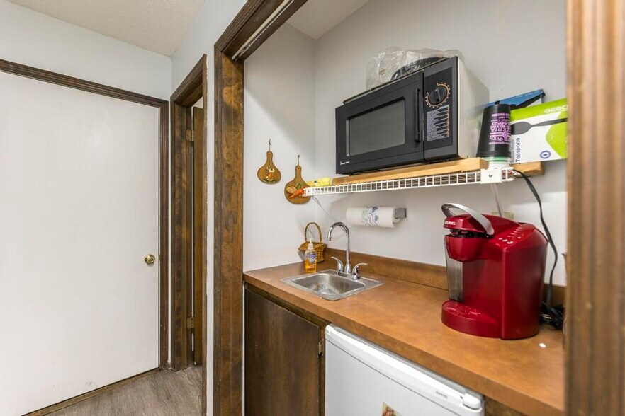 More Photos Of 231 Riverview, Oglethorpe Office For Sale