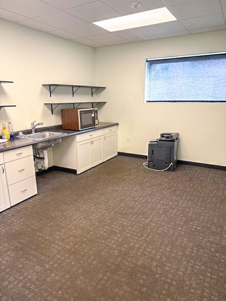More Photos Of 15710 NE 65th St, Vancouver Warehouse For Lease
