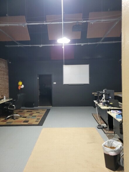 More Photos Of 909 6th St, Clarkston Storefront Retail Office For Lease