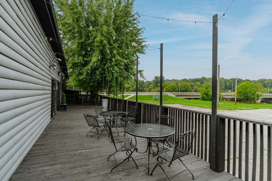 More Photos Of 32400 Geneva Rd, Salem General Retail For Sale