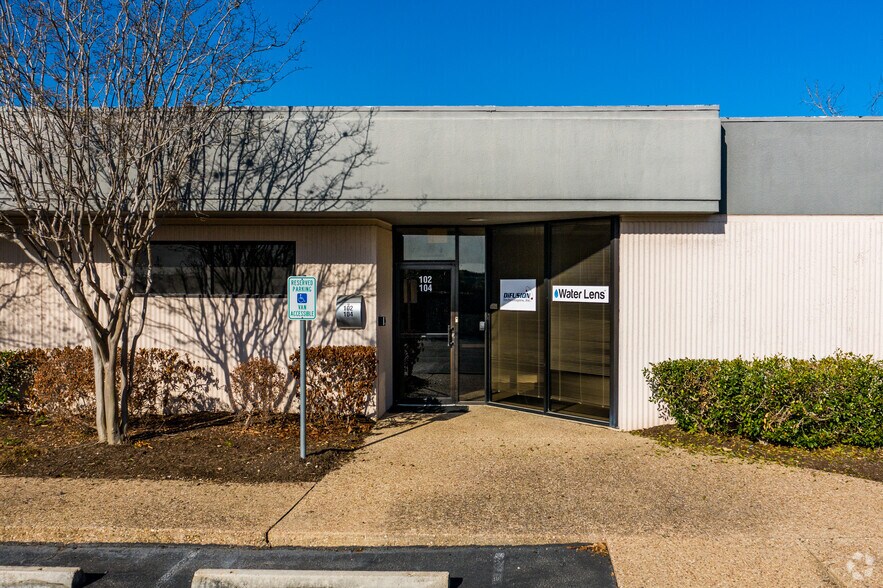 More Photos Of 1624 Headway Cir, Austin Research And Development For Lease