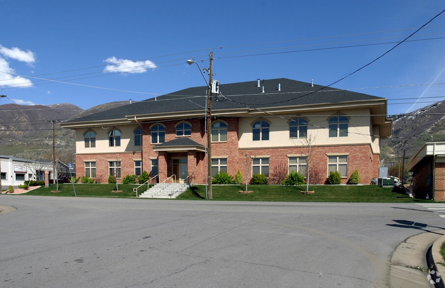 Primary Photo Of 25 S Main St, Centerville Office For Lease