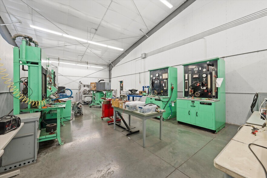 More Photos Of 720 E 3rd Ave, Moses Lake Manufacturing For Sale