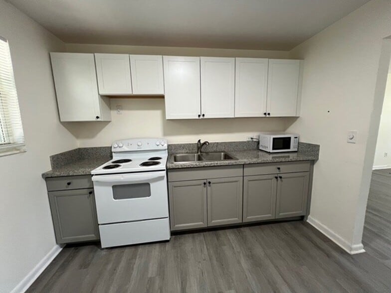 More Photos Of 1845 Dillone Ln, North Palm Beach Apartments For Sale