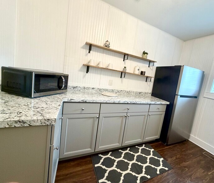More Photos Of 904 W Lamar Alexander Pky, Maryville Office For Lease