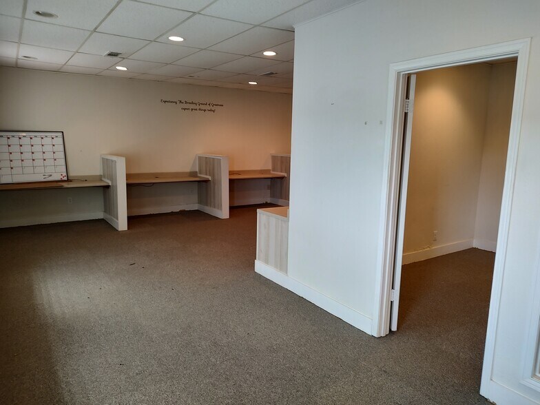 More Photos Of 1325 Shannon Rd E, Sulphur Springs Medical For Lease