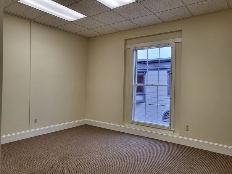 More Photos Of 56-58 Maine St, Brunswick Storefront Retail Office For Lease