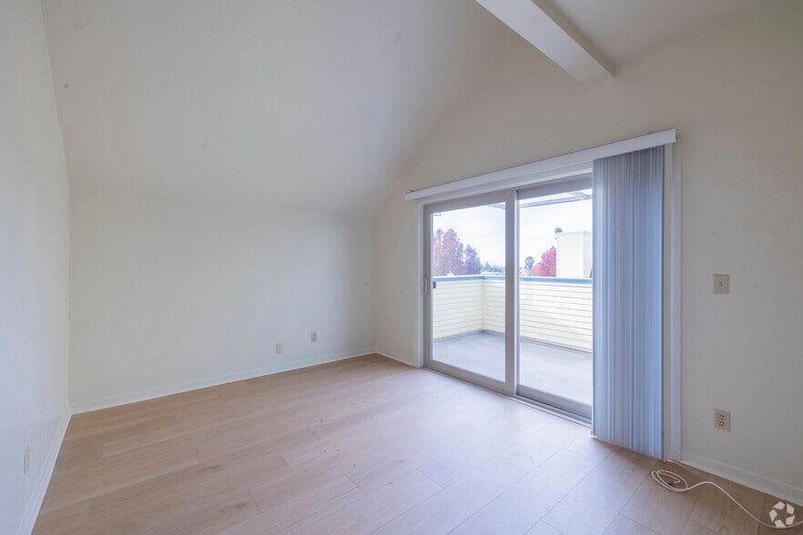 More Photos Of 2974-2980 College Ave, Berkeley Apartments For Lease