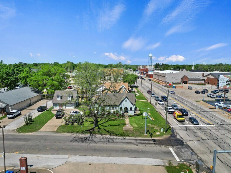More Photos Of 209 S Main St, Lindale Loft Creative Space For Sale