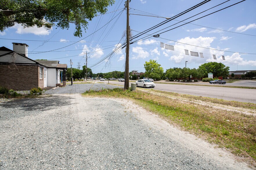 More Photos Of 511 Shipyard Blvd, Wilmington Office For Sale