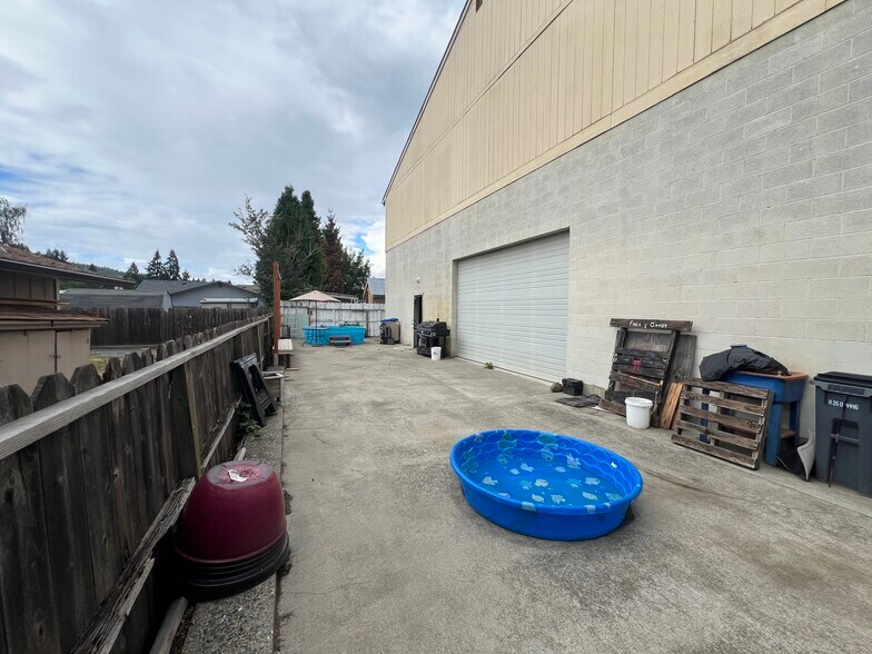 More Photos Of 211 Pine St, Rogue River General Retail For Sale