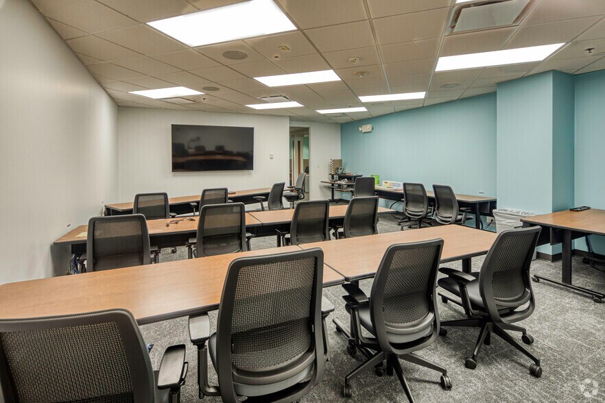 More Photos Of 4925 Independence Pky, Tampa Office For Lease