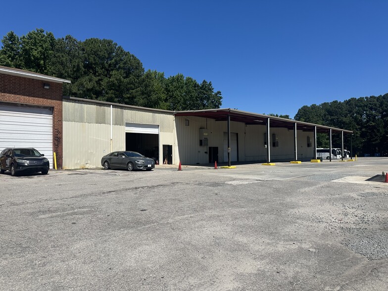 More Photos Of 6514 Chapel Hill Rd, Raleigh Warehouse For Lease