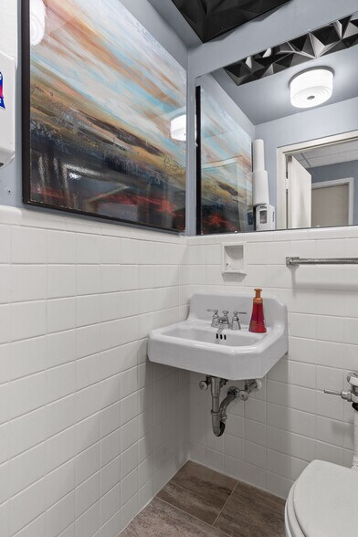 More Photos Of 118 Howard St, Rossville Medical For Sale