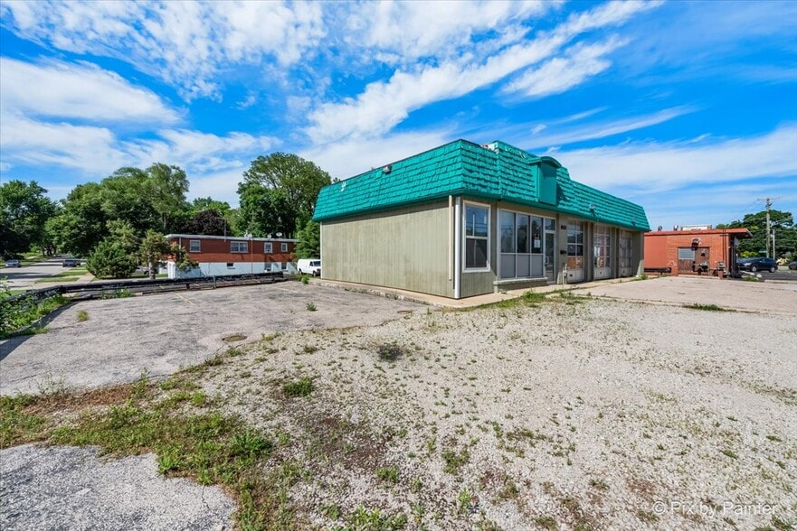 More Photos Of 1126 Larkin Ave, Elgin Service Station For Sale