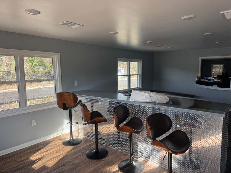 More Photos Of 2028 Travis Rd, Columbia Specialty For Sale