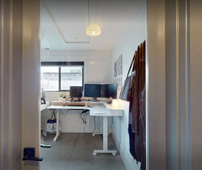 More Photos Of 1464 49th St NW, Seattle Office For Sale
