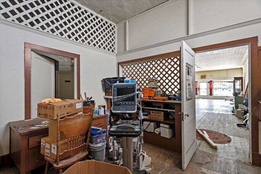 More Photos Of 163 W Main St, Timmonsville General Retail For Sale