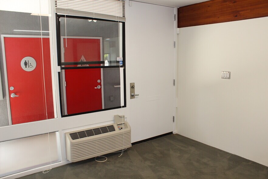 More Photos Of 2300 Westwood Blvd, Los Angeles Office For Lease