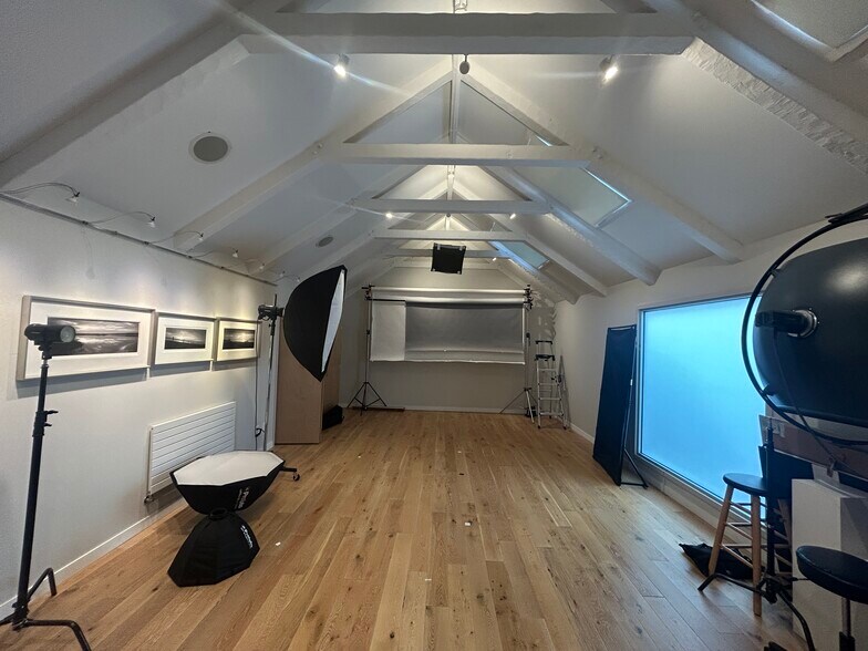 More Photos Of 445 New York Ave, Huntington Freestanding For Lease