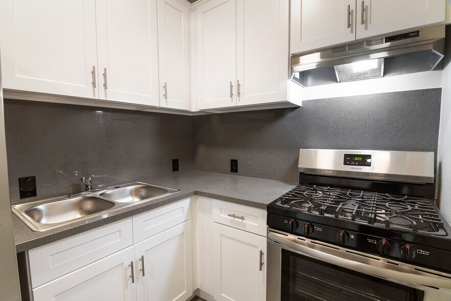 More Photos Of 1703 Toberman St, Los Angeles Apartments For Sale
