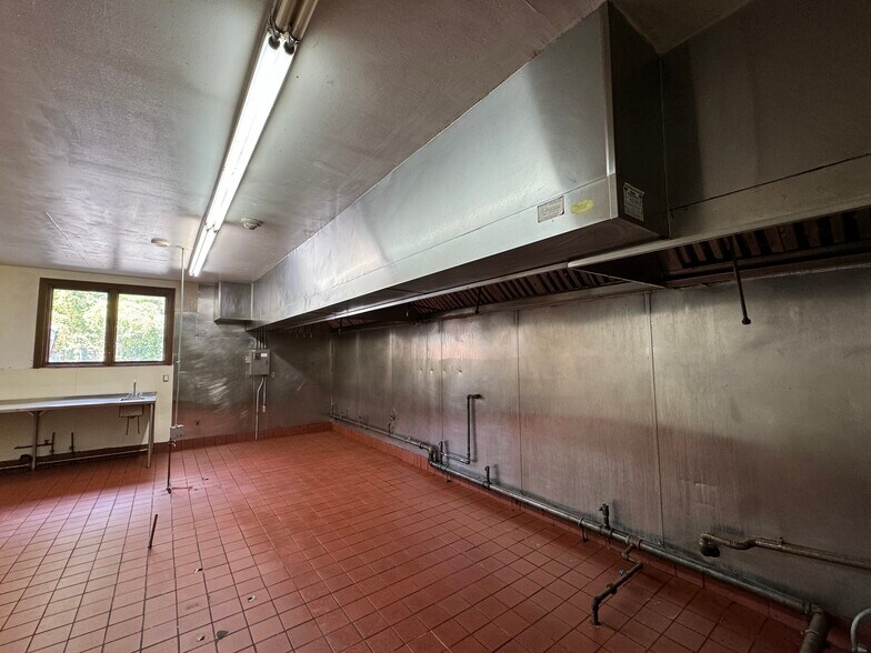 More Photos Of 48 Russell St, Hadley Restaurant For Lease