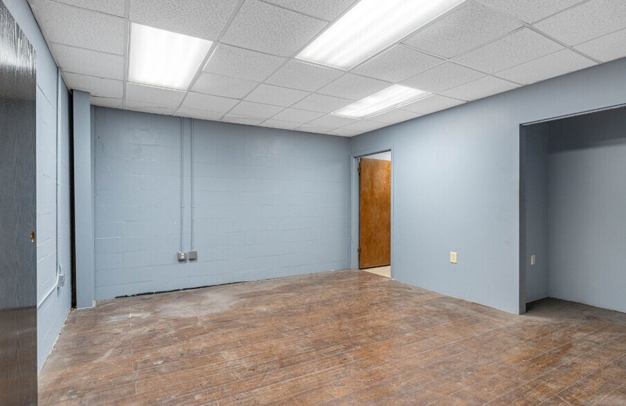 More Photos Of 6235 118th Ave N, Largo Unknown For Lease