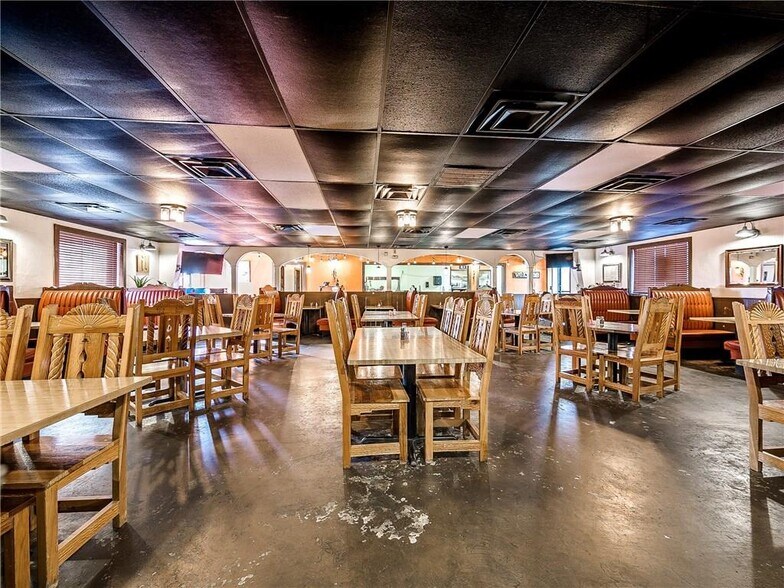 More Photos Of 1901 SW 27th St, El Reno Restaurant For Sale