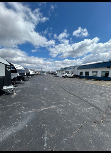 More Photos Of 3442 Merchandise Dr, Rockford Mixed Retail For Sale