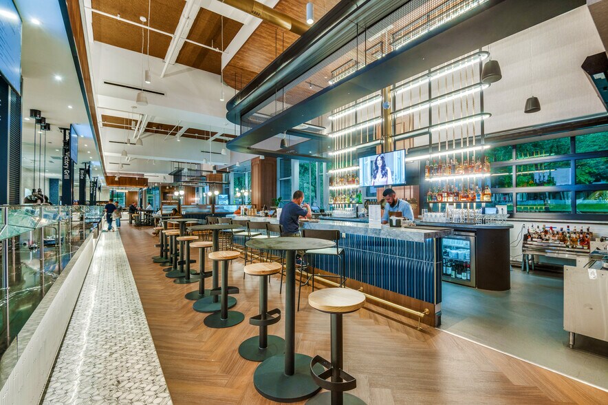 More Photos Of 2323 Victory Ave, Dallas Office For Lease