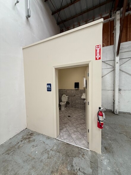 More Photos Of 901-909 Harkins Rd, Salinas Warehouse For Lease