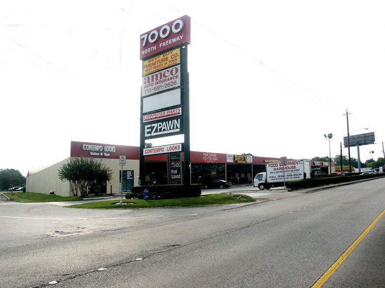 More Photos Of 7000 North Fwy, Houston Storefront For Lease