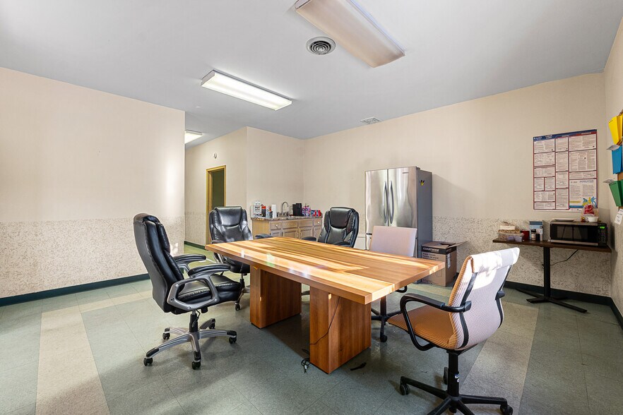 More Photos Of 65 Blodgett Ct, Fond Du Lac Warehouse For Sale