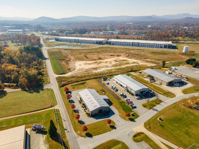 More Photos Of 25 Reeds Way, Flat Rock Warehouse For Lease