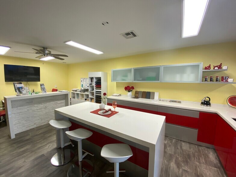 More Photos Of 12155 Metro Pky, Fort Myers Showroom For Lease