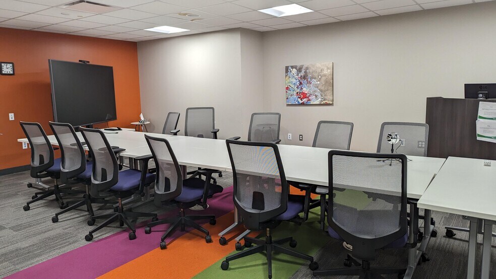 More Photos Of 700 York St, London Office For Lease