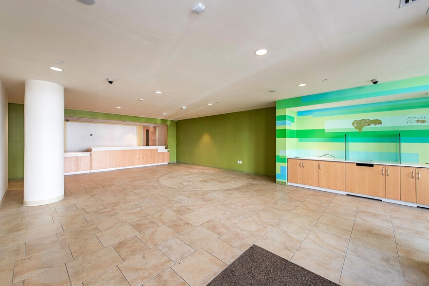 More Photos Of 350 5th Ave S, Naples Storefront Retail Office For Lease