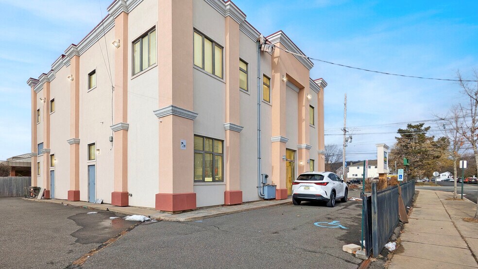 More Photos Of 454-460 W Union Ave, Bound Brook Freestanding For Lease
