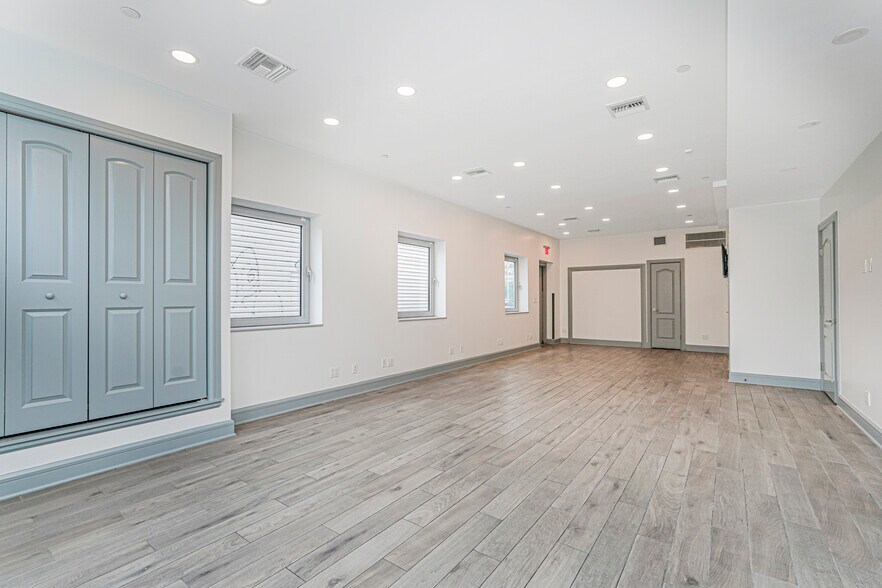 Primary Photo Of 271 Walker St, Staten Island General Retail For Sale