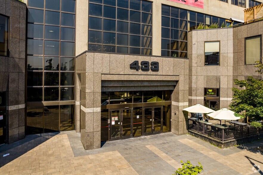 More Photos Of 433 Rue Chabanel O, Montréal Office For Lease