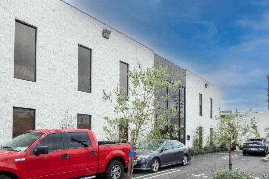 Primary Photo Of 10826-10834 Burbank Blvd, North Hollywood Office For Sale