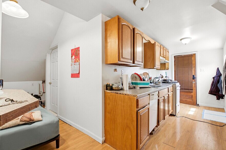More Photos Of 467 Northampton st, Kingston Multifamily For Sale