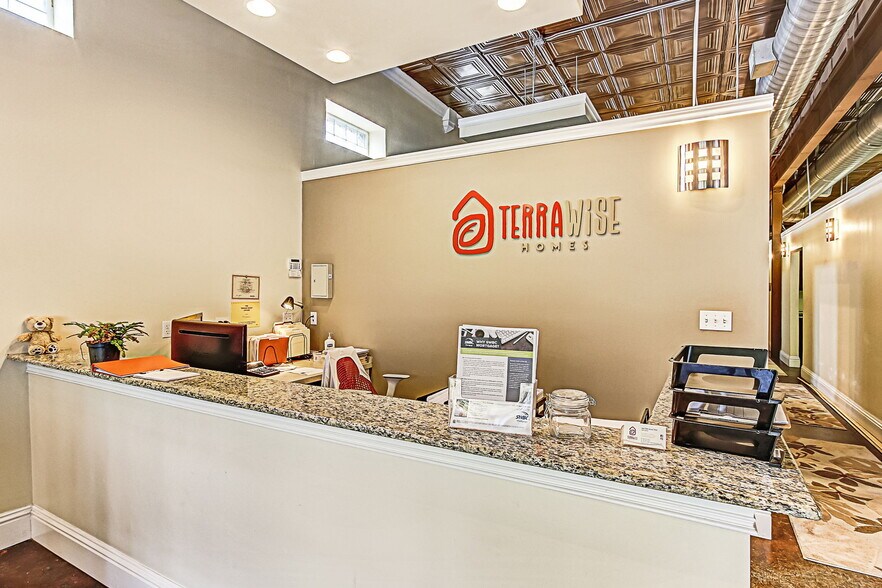 More Photos Of 1334 Walnut St, Jacksonville Office For Lease