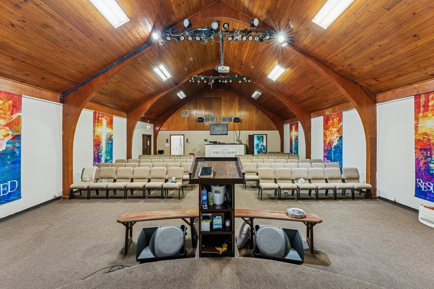 More Photos Of 1005 SW 4th St, Moore Religious Facility For Sale